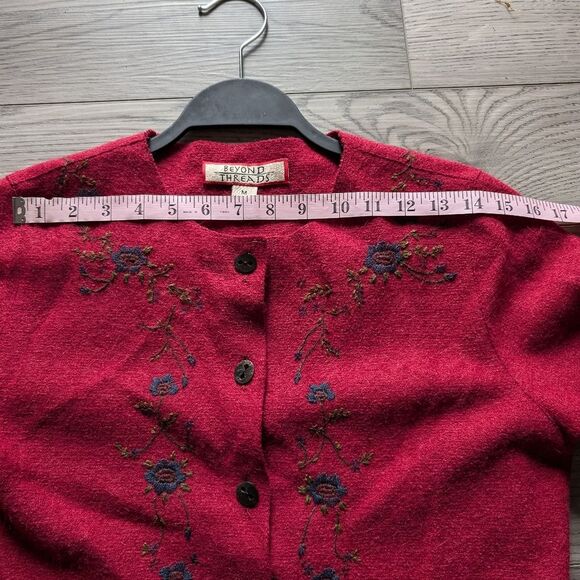 Beyond Threads Embroidered Alpaca Wool Floral Cardigan Size Medium - Picture 8 of 9